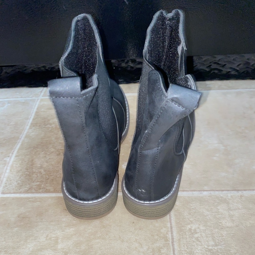 Womens black pull on Ahongm brand boots size 39 (fit like a women’s 7)